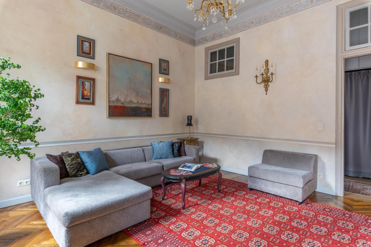 Apartment Go To