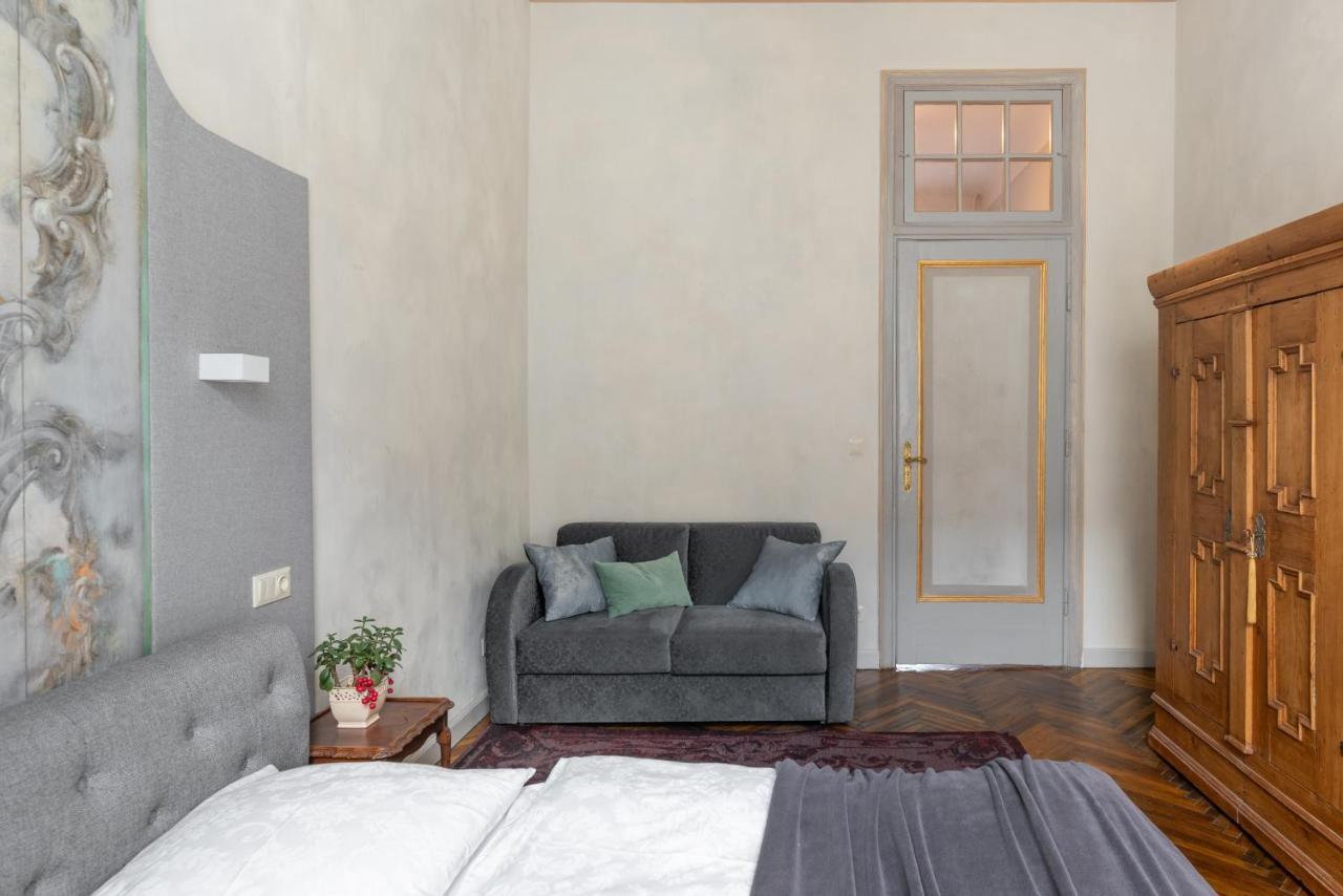 Apartment Go To