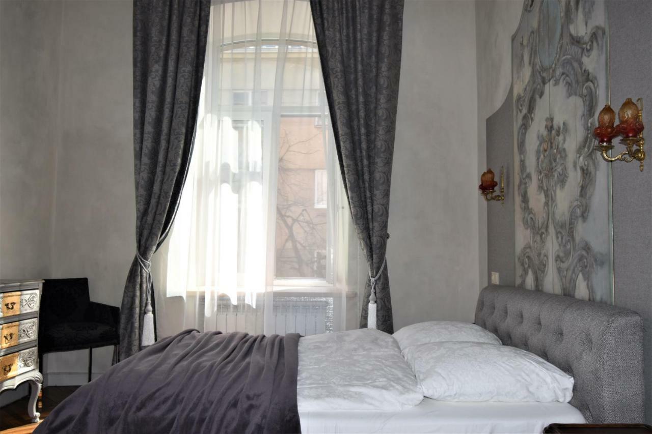 Apartment Go To